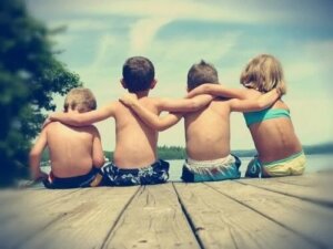 É possível ensinar uma criança a fazer amigos?