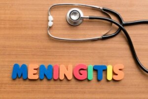 Meningite em crianças: sintomas, causas e tratamento