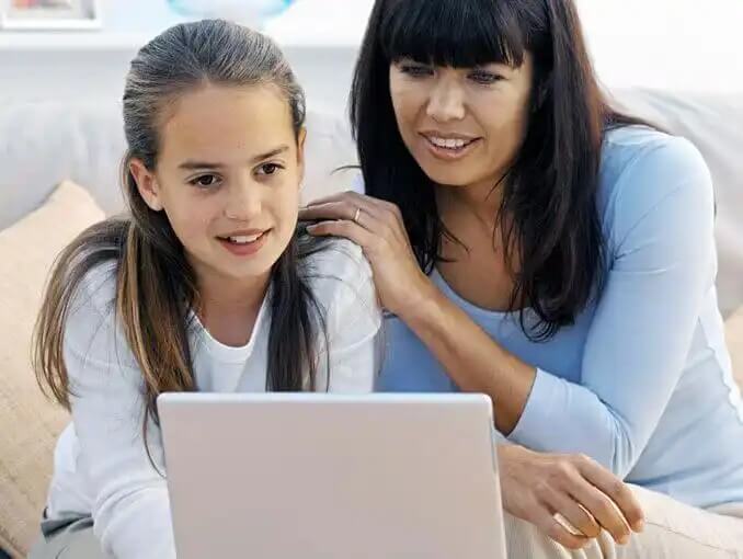 Mãe e filha na era digital.