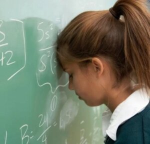 Vantagens e desvantagens de incentivar seu filho a ser perfeccionista