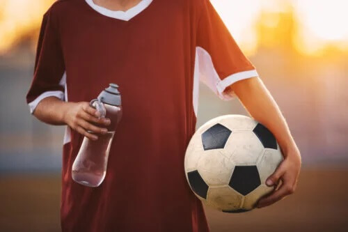 Hidratação e esportes em crianças: o que você deve saber