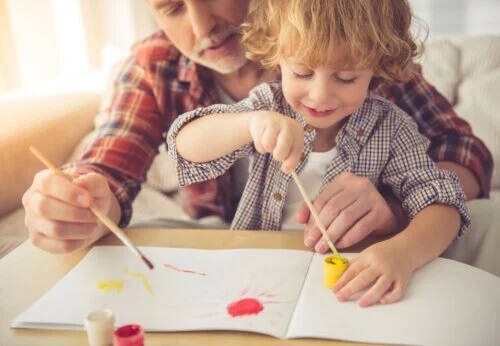 5 atividades criativas com aquarela e tinta para crianças