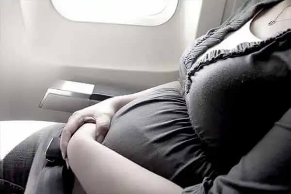 Posso viajar de avião estando grávida?