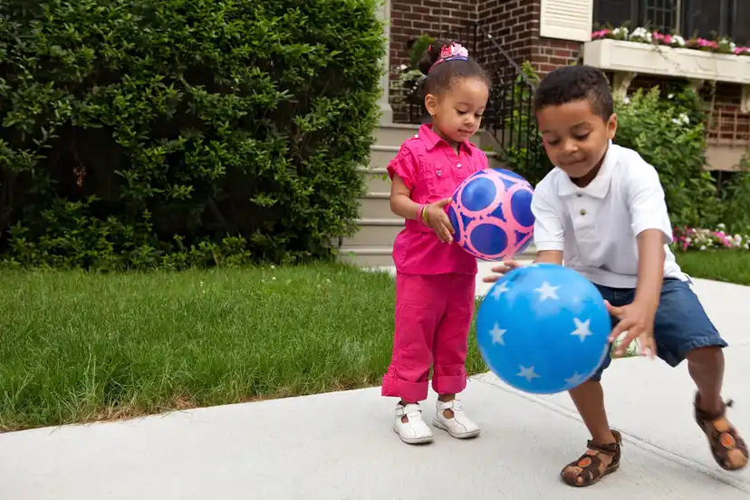 A coordenação visual e as brincadeiras com bolas para crianças
