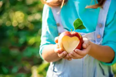 3 benefícios da maçã para crianças