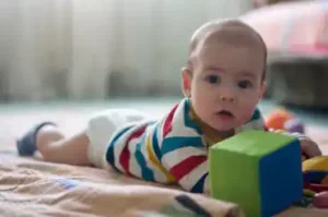 4 exercícios para fortalecer o pescoço dos bebês