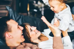 De casal a família: como a chegada do bebê influencia