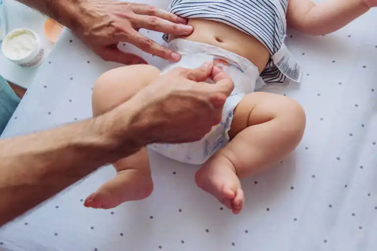 Sangue nas fezes do bebê: o que você precisa saber
