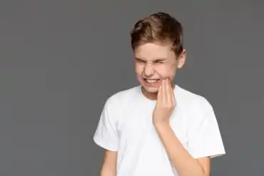 Como aliviar a dor de dente causada pelas cáries em crianças?