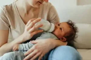 Mamadeira de plástico ou vidro: qual escolher?