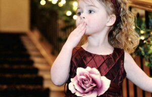 Não force os seus filhos a dar beijos: não devemos impor o afeto
