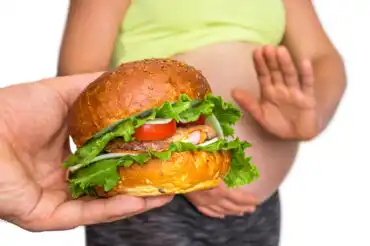 6 alimentos perigosos se você está grávida e come fora de casa