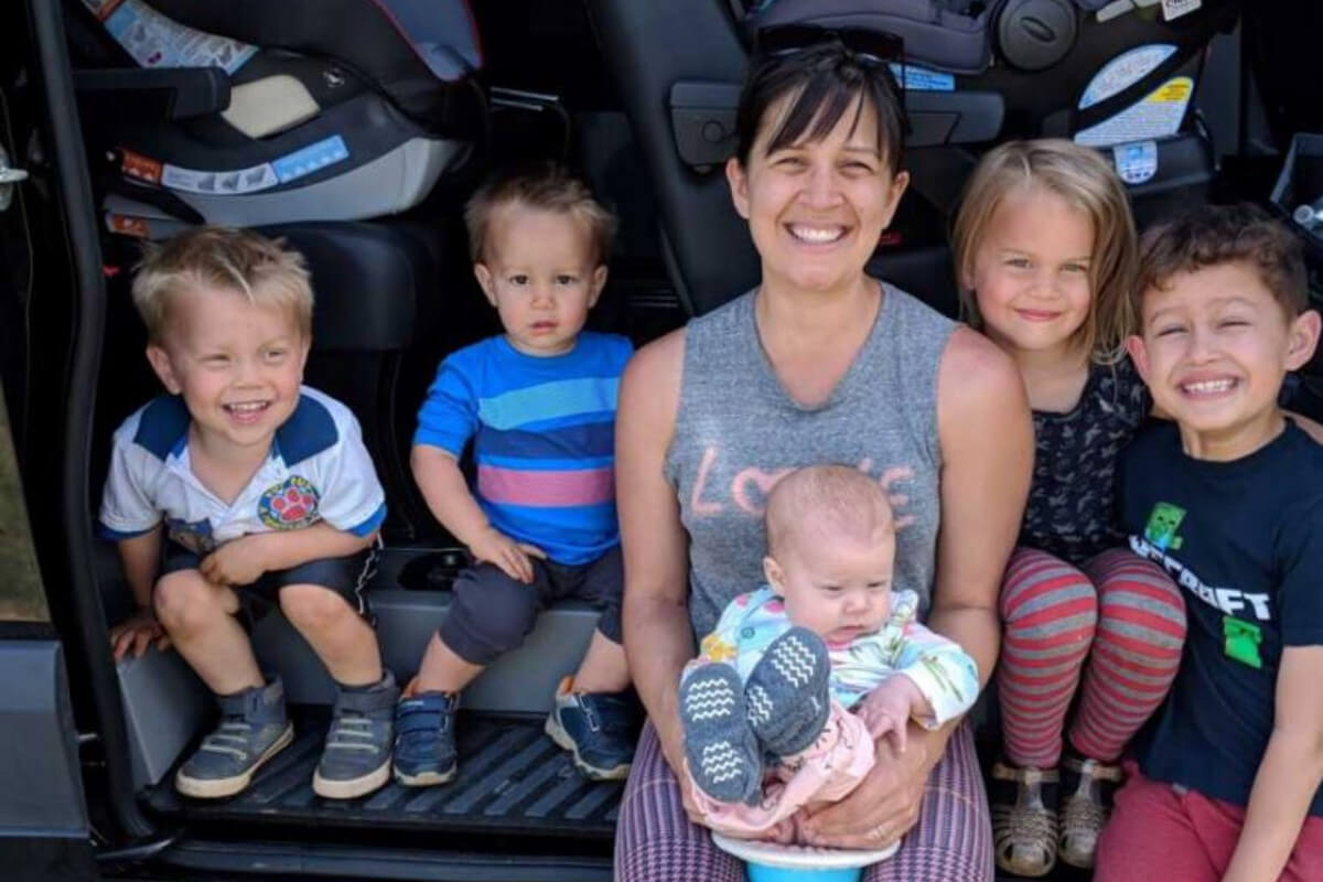 Mãe e filhos não usam fralda