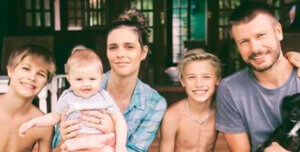 Fernanda Lima diz que filho não é presente: “Maternidade é responsabilidade”