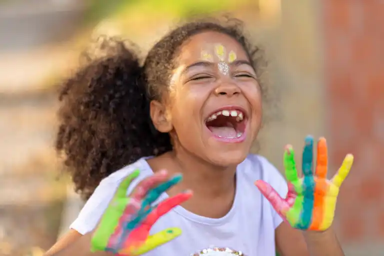 8 ideias divertidas para ensinar as cores às crianças