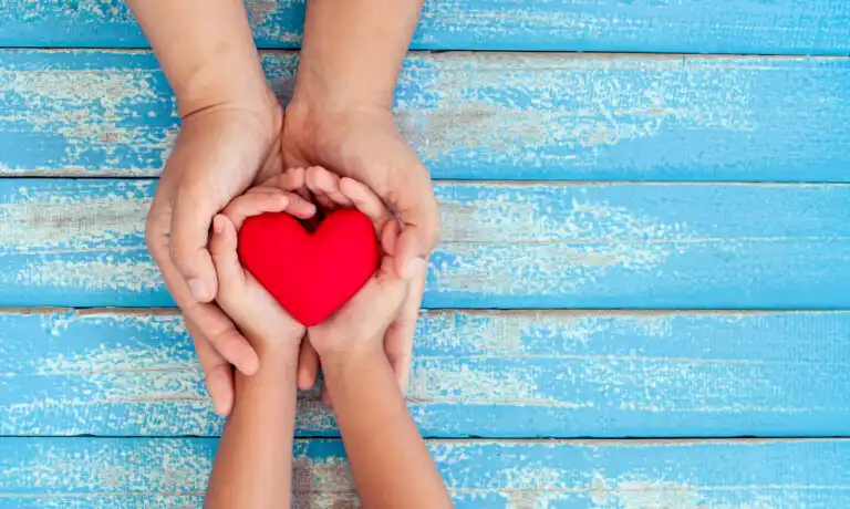 Como transmitir o valor do amor às crianças?