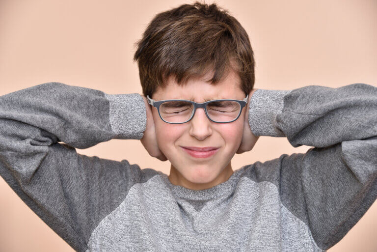 Meu filho odeia alguns sons (misofonia): o que posso fazer?