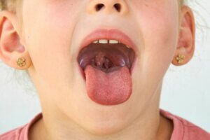 É assim que a saliva afeta os dentes das crianças