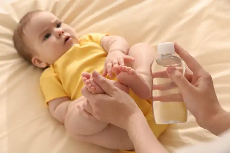 Por que você não deve colocar azeite ou óleo de girassol na pele do seu bebê?