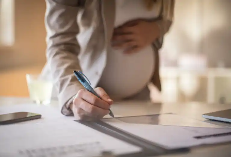 Trabalhar durante toda a gravidez: o que você deve e o que não deve fazer