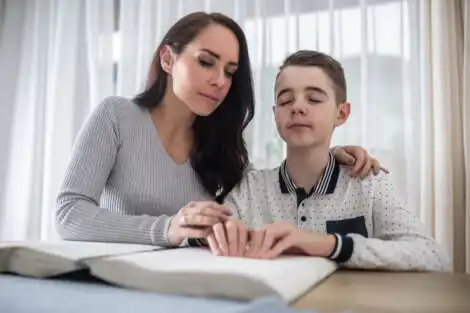 Como crianças cegas aprendem a ler